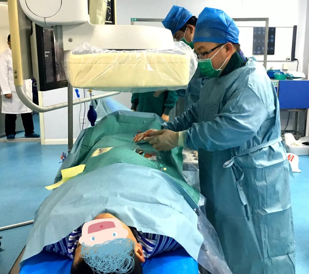 上海歐教授親赴鹽城操刀，介入術(shù)治療肝血管瘤，傷口僅有針眼大小